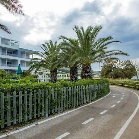 Casa Per Vacanze In Riva Al Mare شقة *